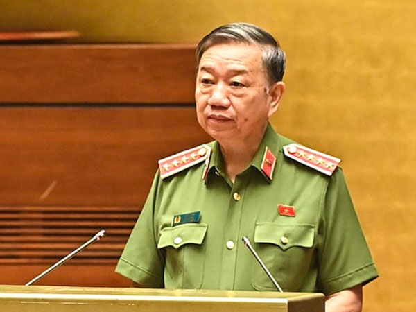 Bộ trưởng Công an 'xin nhận trách nhiệm' việc hộ chiếu mới không được chấp nhận