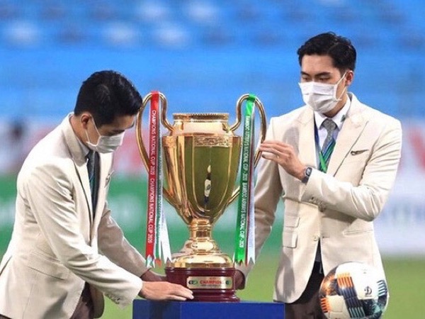 Nhà vô địch V.League và mặt trái của những chiếc cúp