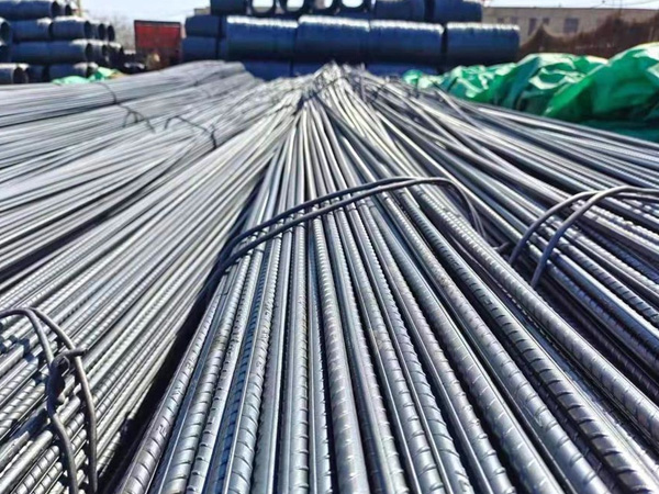 Giá thép trong nước giảm 'sốc' lần thứ 13 liên tiếp