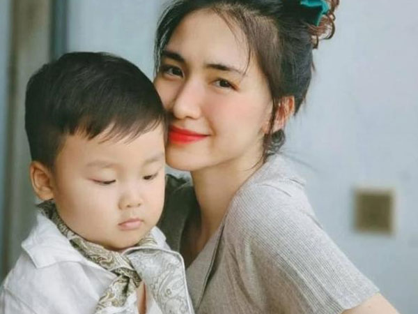 Hòa Minzy gây xúc động với lời nhắn nhủ con trai vào năm 18 tuổi: 'Mẹ chỉ mong con sẽ là một người đàn ông đối xử tốt với phụ nữ, thương mẹ, thương bố, thương ông bà nội ngoại'