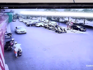 Clip: Đi siêu thị, mẹ có hành động gây ngỡ ngàng cho con gái