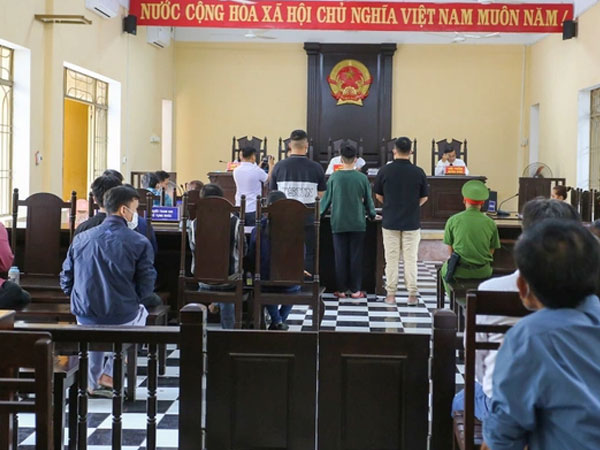 Đâm thầy hiệu trưởng tử vong, nam sinh lĩnh 12 năm tù