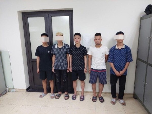 Nhóm thanh thiếu niên 'dạt nhà', cướp tài sản manh động tại Hà Đông