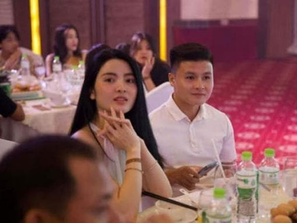 Hành động nhỏ, bồ Quang Hải chứng minh tình mặn nồng dù yêu xa