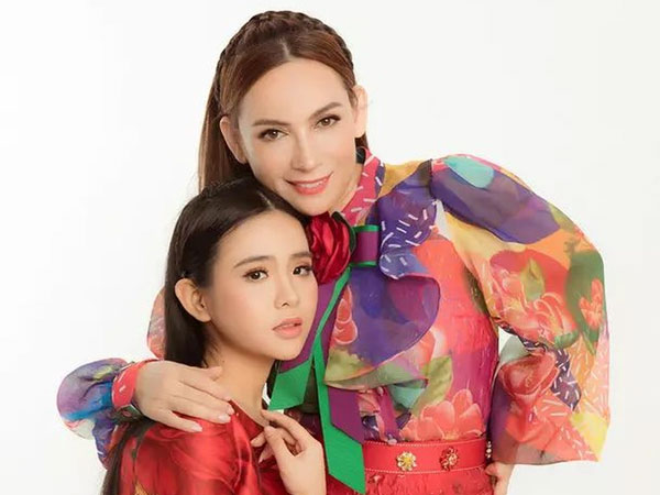 Con gái nuôi Phi Nhung nhắn gửi tới cố nghệ sĩ đầy xúc động khiến ai cũng nghẹn lòng
