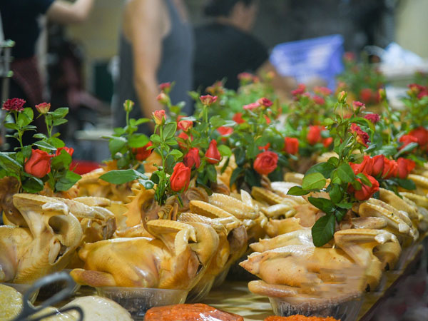 'Chợ nhà giàu' Hà Nội tấp nập, nhộn nhịp trong ngày Rằm tháng 7