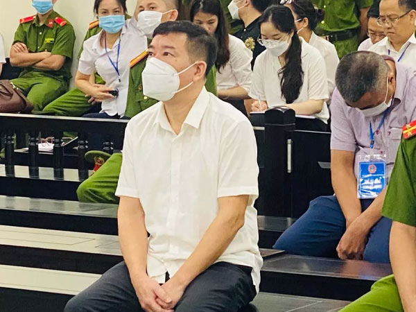 Cựu đại tá Phùng Anh Lê phủ nhận cáo buộc, đề nghị đình chỉ xét xử