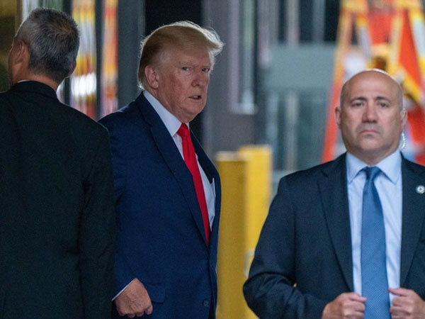 FBI thu 11 bộ tài liệu mật sau khi khám xét nhà ông Trump