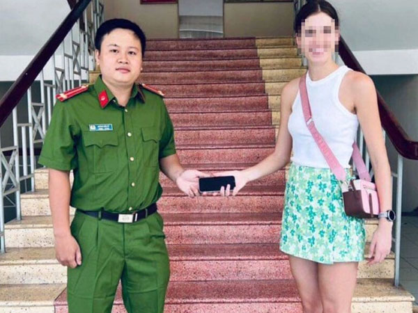 Ra đầu thú sau hai ngày cướp giật điện thoại của nữ du khách nước ngoài