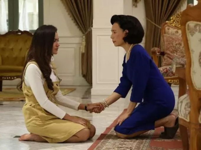 Bị mẹ giục cưới như gọi đò, con gái dẫn bồ của mẹ ra mắt để dằn mặt