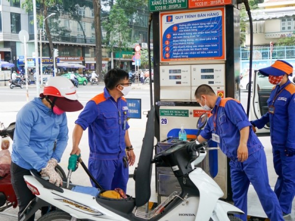Vì sao 7 đơn vị đầu mối xăng dầu bị tước giấy phép?