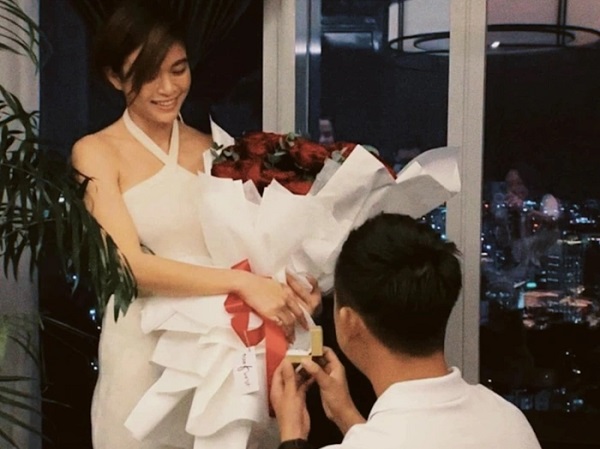 Netizen đặt nghi vấn Mâu Thuỷ mang thai vì lộ bụng to sau khi nhận lời cầu hôn bạn trai