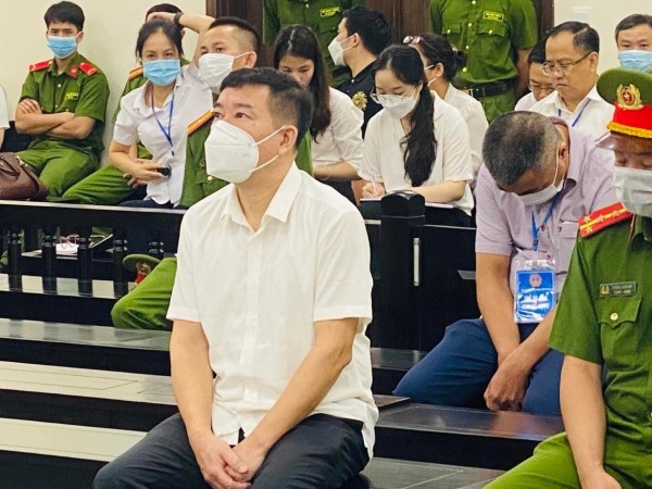 Nóng phần tranh luận vụ cựu đại tá Phùng Anh Lê nhận hối lộ