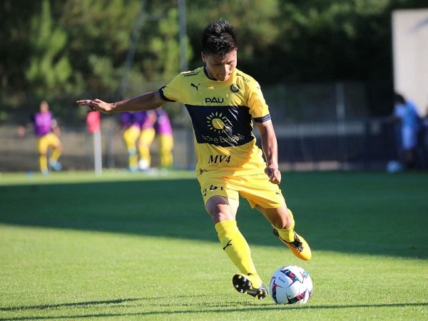 Quang Hải bị báo Pháp chấm điểm thấp nhất đội hình Pau FC