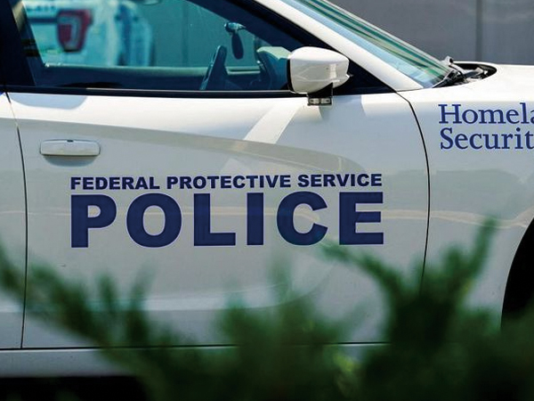FBI lo 'nội chiến' sau vụ khám xét nhà ông Donald Trump