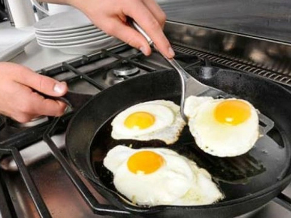 Dùng chảo chống dính sai cách, K gan sẽ cao hơn gấp 4 lần và những lưu ý khi sử dụng để tránh ung thư 'gõ cửa'