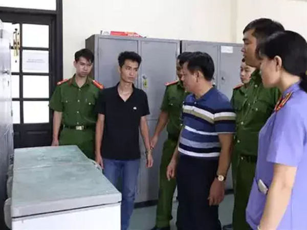 Khởi tố tội Giết người đối với nghi phạm đánh, nhốt bé trai 3 tuổi vào tủ đông lạnh