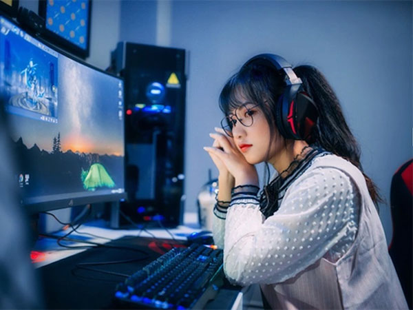 Streamer ZyZy 'nàng thơ' xinh đẹp nghiện ma túy vừa bị công an tạm giữ hình sự nổi tiếng thế nào?