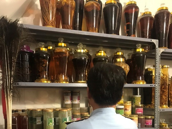 Hà Nội: Phát hiện, tịch thu gần 650 lít rượu 'lậu' chuẩn bị lên bàn nhậu