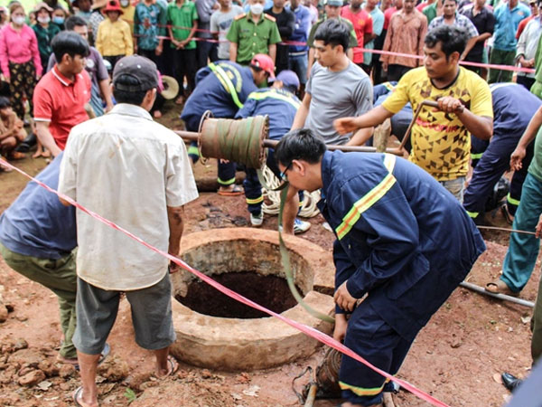 2 người đàn ông chết ngạt dưới giếng