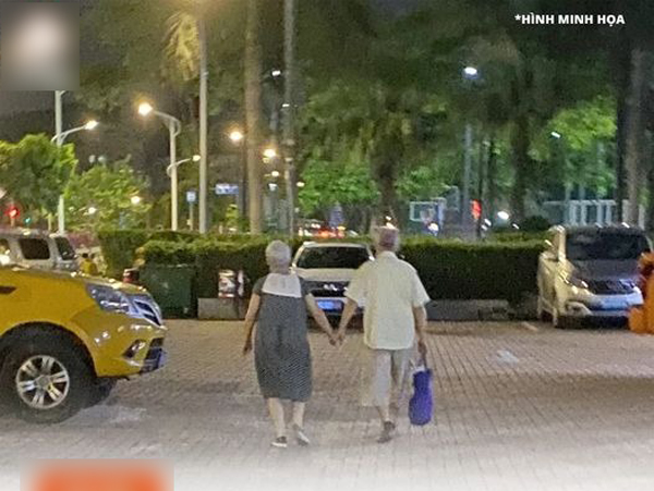 Cụ bà 70 tuổi giận dỗi đùng đùng bỏ nhà ra đi vì cụ ông... không mua thạch rau câu cho mình ăn