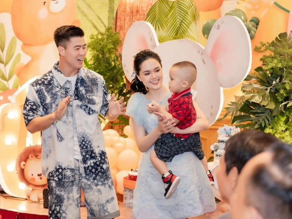 Cầu thủ Duy Mạnh tổ chức sinh nhật hoành tráng cho quý tử đầu lòng