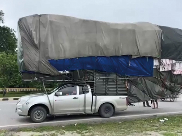Cảnh sát 'ngỡ ngàng và bật ngửa' trước màn gia cố xe 'siêu khủng' của người vi phạm