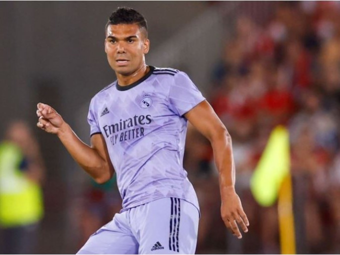 MU sẵn sàng chi 80 triệu euro, Casemiro khó từ chối