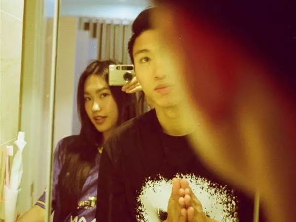 Doãn Hải My mặc áo Đoàn Văn Hậu, check in ở phòng riêng