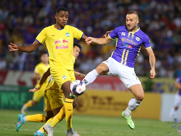 HAGL hụt chân đua vô địch V-League: Trách mình, trách... Vua