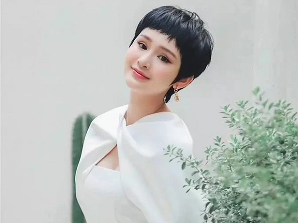 Hiền Hồ tái xuất nhạc Việt sau lùm xùm 'anh em nương tựa'?