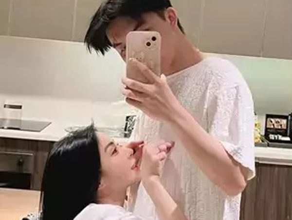 'Ting ting' quá bèo, hot girl Mì Gõ đòi ngắt 'trái nho' bạn trai