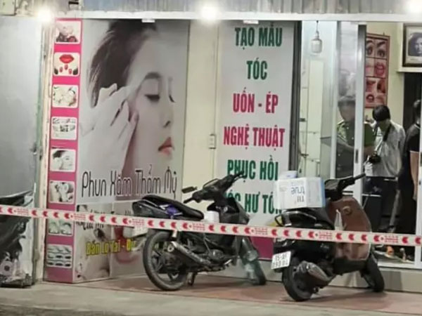 Nổi cơn ghen, cô gái bị người tình đâm chết trong tiệm cắt tóc