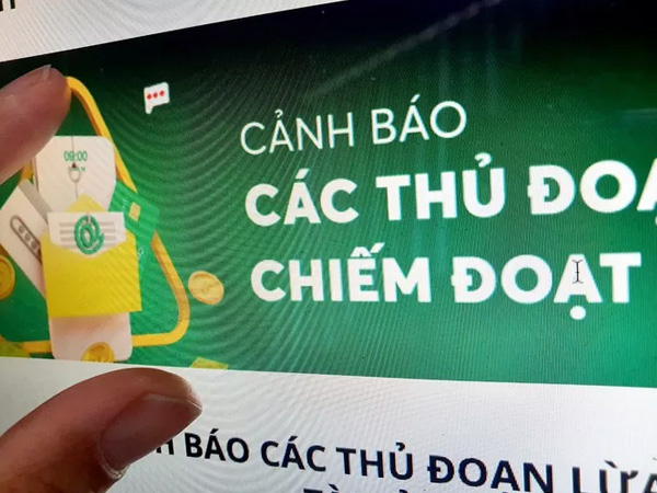 Nhân viên ngân hàng mời chào rút tiền từ thẻ tín dụng: Chắc chắn lừa đảo!