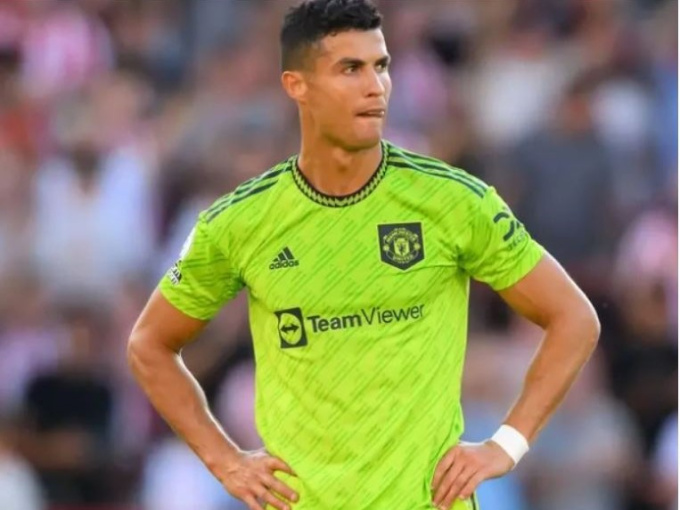 Ronaldo hết cửa rời MU