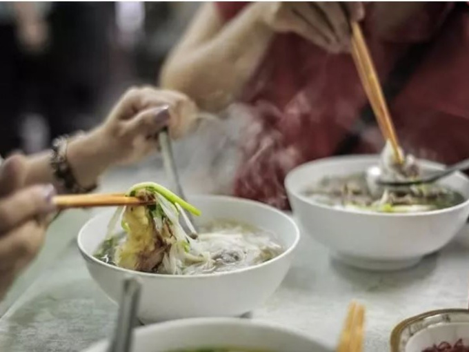 3 kiểu ăn bún dễ gây ung thư mà nhiều người Việt đang mắc phải