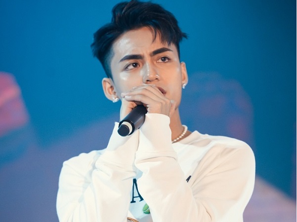 Dân mạng phản ứng về màn hát live đầu tiên của em trai Sơn Tùng: 'Cái gì cũng thiếu, chỉ tự tin là thừa'!