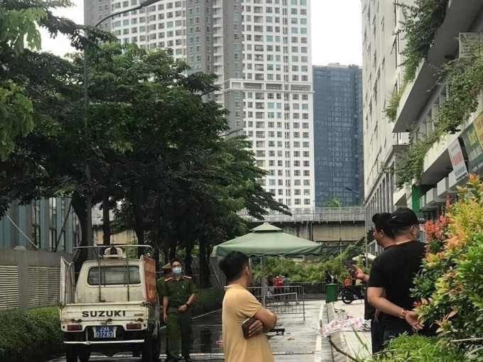 Người đàn ông rơi từ tầng cao chung cư xuống đất tử vong