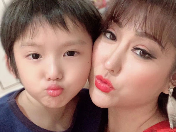 Con trai hỏi 'không có cha à?' và đây là cách ứng xử của Phi Thanh Vân