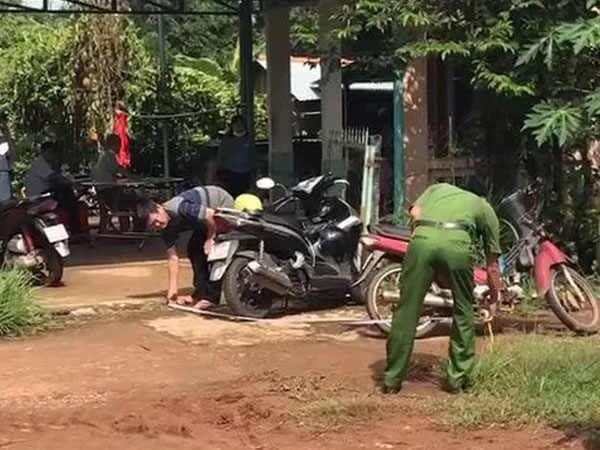 Đang hát karaoke, nam thanh niên ngã nhào rồi chết