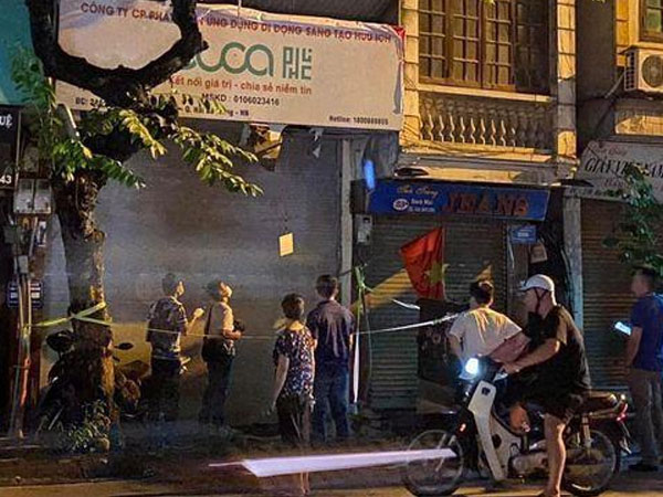 Quên chìa khóa cửa cuốn, người đàn ông trèo cây vào nhà vô tình ngã tử vong
