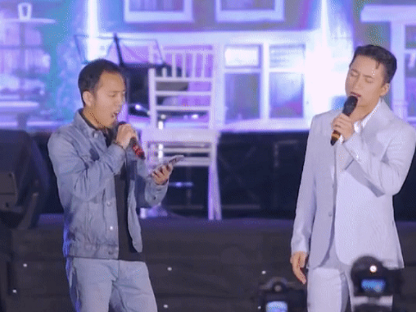 Fan nam bay tận 'nửa vòng trái đất' về Việt Nam chỉ để song ca cùng Phan Mạnh Quỳnh ca khúc gây xúc động