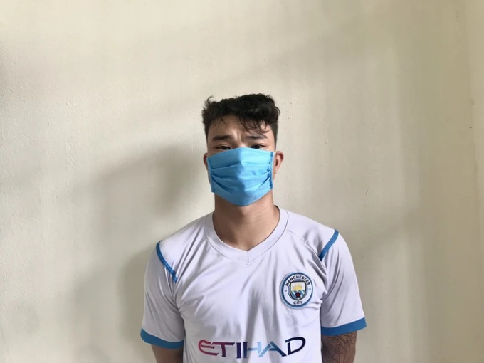 Nam thanh niên dùng dao tự chém vào đầu mình, mong hàn gắn tình cảm với bạn gái