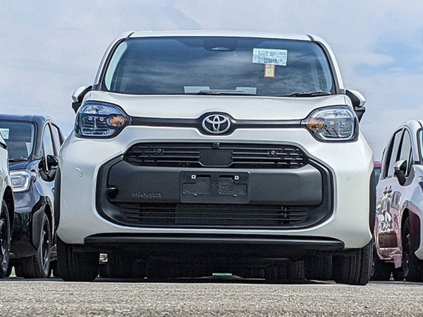 Toyota Sienta 2023 'giá bèo' từ 333 triệu đồng, công nghệ ngập răng