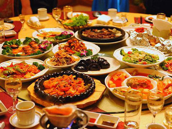 Những bữa ăn thịnh soạn, khoái khẩu đang 'phá nát' lá gan của người Việt