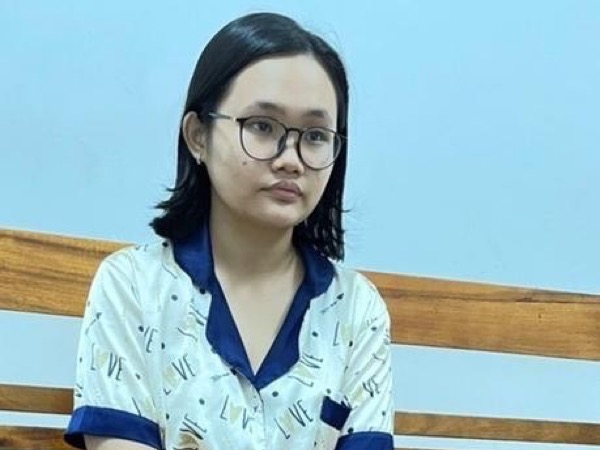 Truy tố nữ sinh giết cha ruột bằng Xyanua và người bán chất độc