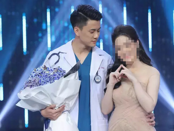 Trước khi tố nữ chính Người Ấy Là Ai, bác sĩ hot boy có 'phốt' to