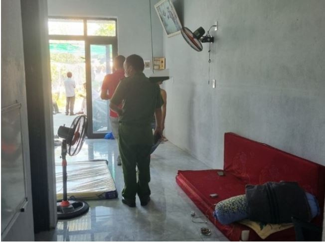 Đau xót: Vợ tận mắt chứng kiến chồng tự tử qua camera an ninh