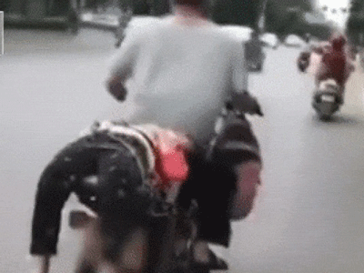 Con gái không chịu đi học, ông bố khiến tất cả ngỡ ngàng