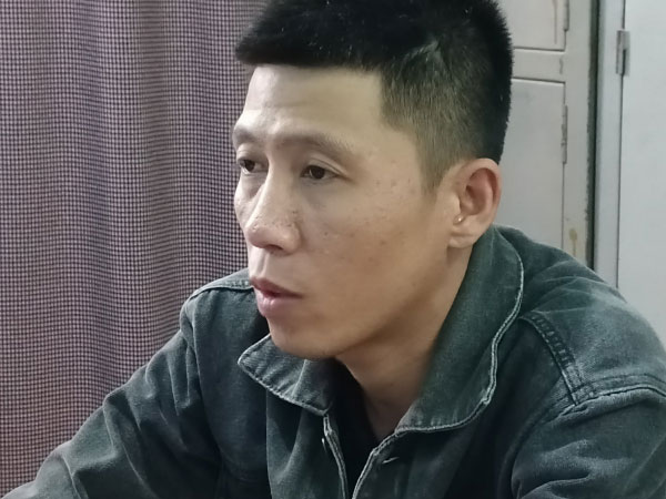 Bị đâm thủng bụng vì tiểu bậy trước quán nhậu